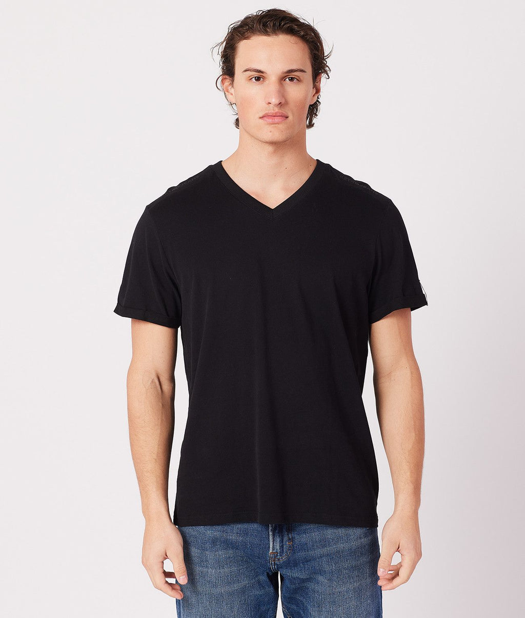 NATE V-NECK T-SHIRT, BLACK