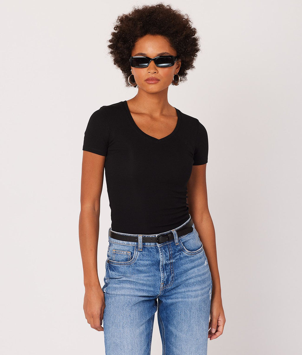 KYRA V T-SHIRT, BLACK