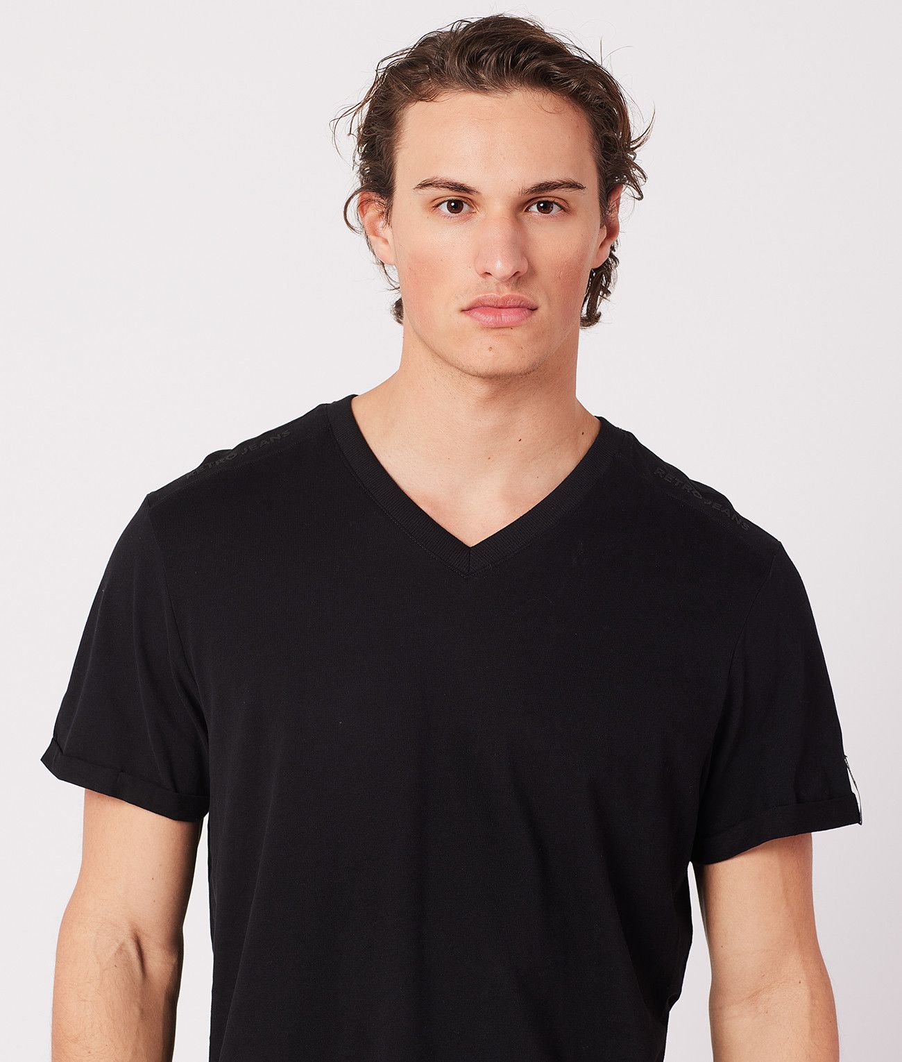 NATE V-NECK T-SHIRT, BLACK