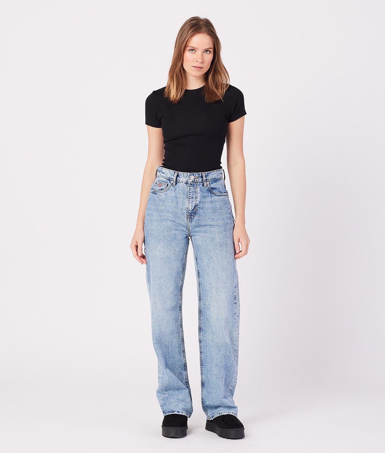 KYRA T-SHIRT, BLACK